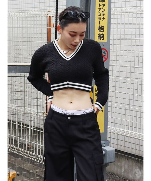 EVRIS（エヴリス）の「ショートケーブルニットトップス（ニット/セーター・レディース・ブラック/ネイビー・FREE）」の12枚目の写真