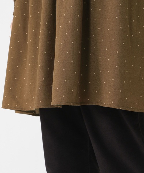 studio CLIP(スタディオクリップ)の「切替えギャザードットブラウス(シャツ/ブラウス・レディース・ブラック/ネイビー/ブラウン・FREE)」の18枚目の写真