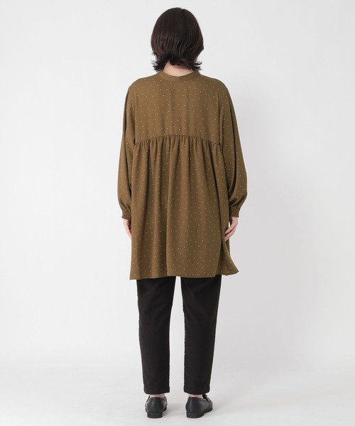 studio CLIP(スタディオクリップ)の「切替えギャザードットブラウス(シャツ/ブラウス・レディース・ブラック/ネイビー/ブラウン・FREE)」の13枚目の写真