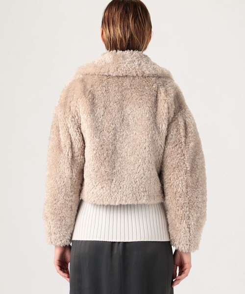 HERNO(ヘルノ)の「HERNO エコファー ダブルブレストショートコート(ムートンコート・レディース・ライトベージュ・40)」の6枚目の写真