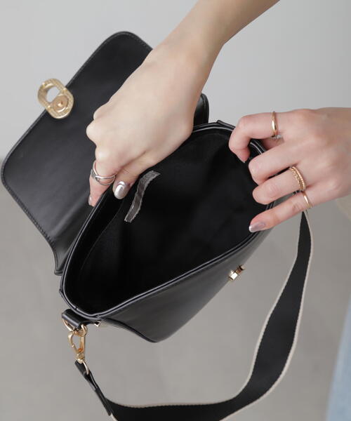 FREE'S MART（フリーズマート）の「◇レトロフラップショルダー（ショルダーバッグ・レディース・ブラウン/ブラック/ホワイト/ベージュ・ﾌﾘ-）」の8枚目の写真