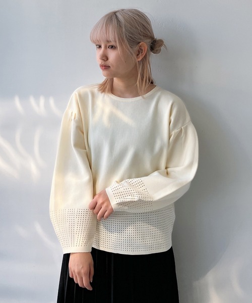 AS KNOW AS plus（アズノゥアズプラス）の「◎バルーン袖 アイレットニット プルオーバー（ニット/セーター・レディース・オフホワイト/グレー/ブルー/ブラック・FREE）」の7枚目の写真