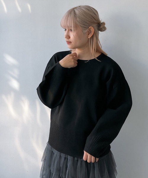 AS KNOW AS plus（アズノゥアズプラス）の「◎バルーン袖 アイレットニット プルオーバー（ニット/セーター・レディース・オフホワイト/グレー/ブルー/ブラック・FREE）」の17枚目の写真