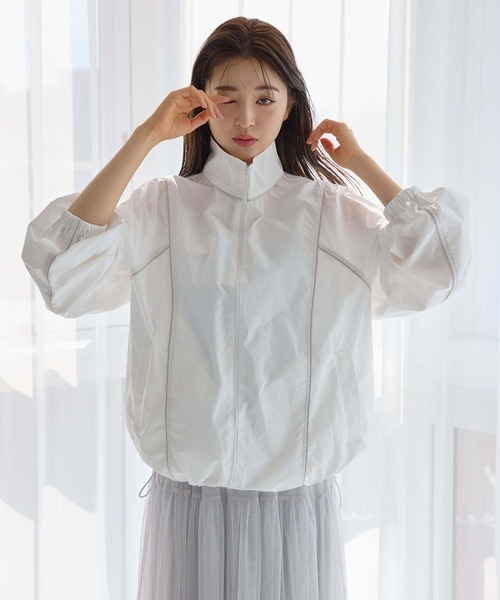 one after another NICE CLAUP（ワンアフターアナザーナイスクラップ）の「ライン入りマウンテンパーカー（ナイロンジャケット・レディース・オフホワイト/チャコールグレー/ピンクベージュ・FREE）」の4枚目の写真