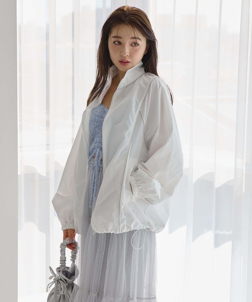 one after another NICE CLAUP（ワンアフターアナザーナイスクラップ）の「ライン入りマウンテンパーカー（ナイロンジャケット・レディース・オフホワイト/チャコールグレー/ピンクベージュ・FREE）」の6枚目の写真