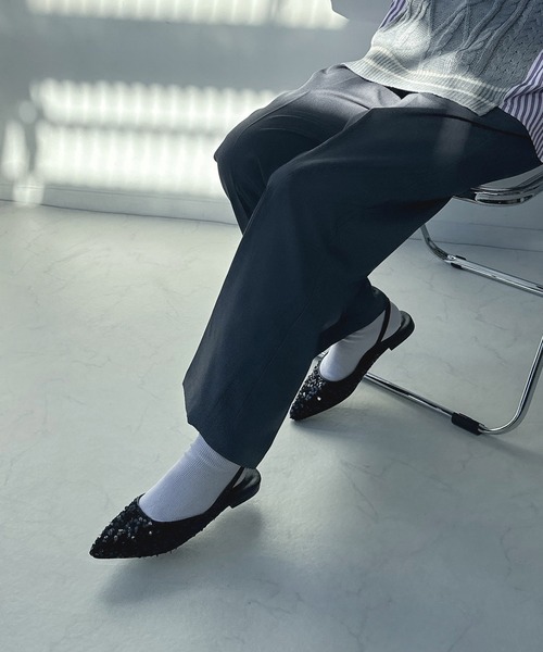 AS KNOW AS plus（アズノゥアズプラス）の「スパンコールミュール（パンプス・レディース・シルバー/ブラック・M/L）」の3枚目の写真