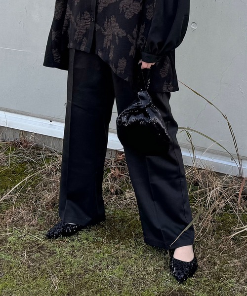 AS KNOW AS plus（アズノゥアズプラス）の「スパンコールミュール（パンプス・レディース・シルバー/ブラック・M/L）」の4枚目の写真