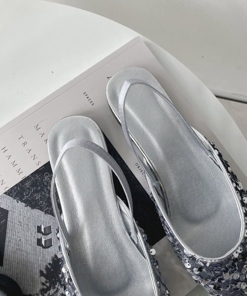 AS KNOW AS plus（アズノゥアズプラス）の「スパンコールミュール（パンプス・レディース・シルバー/ブラック・M/L）」の15枚目の写真