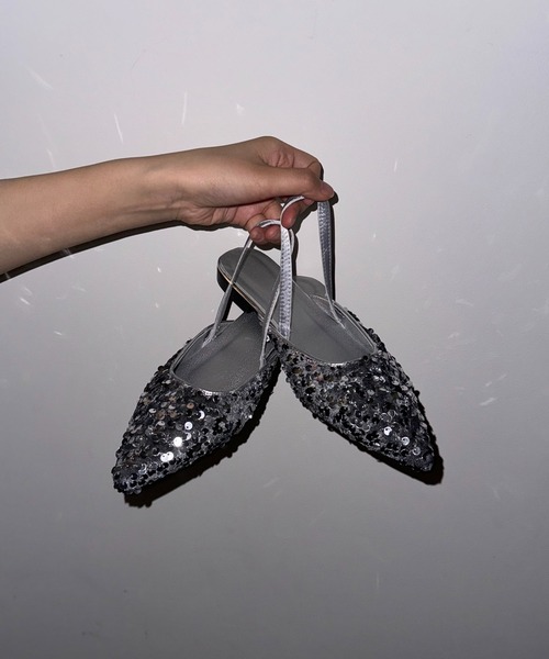 AS KNOW AS plus（アズノゥアズプラス）の「スパンコールミュール（パンプス・レディース・シルバー/ブラック・M/L）」の7枚目の写真