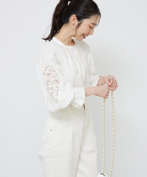 La boutique BonBon（ラブティックボンボン）の「ハート刺繍ブラウス 
