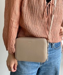 Beau're（ヴュレ）の「【BEAURE】ポケット付きレザーショルダーバッグ B-24235 ※（ショルダーバッグ・メンズ）」