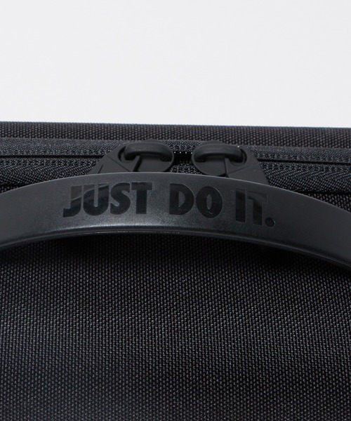 NIKE(ナイキ)の「NIKE/ナイキ NAN FUTURA HARD-LINE RLU ランチボックス(ハンドバッグ・メンズ・ブルー/ブラック/レッド・FREE)」の4枚目の写真