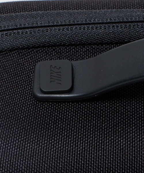 NIKE(ナイキ)の「NIKE/ナイキ NAN FUTURA HARD-LINE RLU ランチボックス(ハンドバッグ・メンズ・ブルー/ブラック/レッド・FREE)」の5枚目の写真