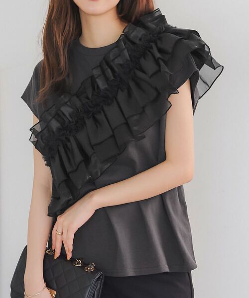 KOBE LETTUCE(コウベレタス)の「アシメフリルTシャツ(Tシャツ/カットソー・レディース・オフホワイト/チャコール・M)」の2枚目の写真