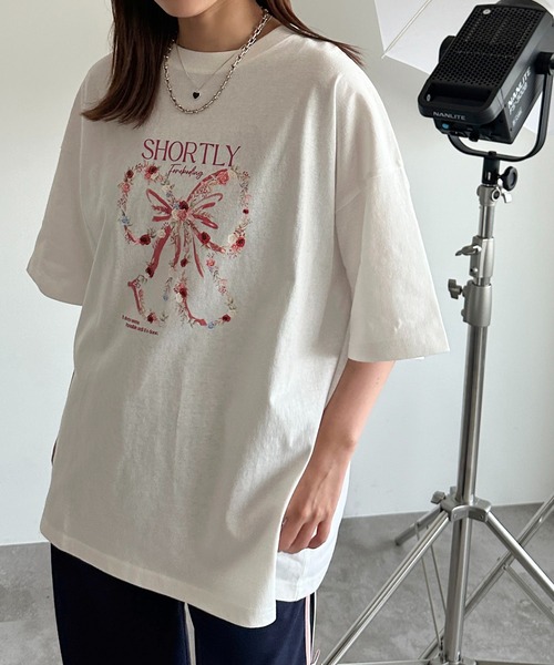 apres jour mignon(アプレジュールミニョン)の「アソートピグメントBIGTシャツ【ZOZOTOWN限定アイテム】(Tシャツ/カットソー・レディース・ネイビー/オフホワイト/ブラック系その他/ホワイト系その他2/ホワイト系その他/ブラック/ブラック系その他2・フリー/X-LARGE)」の12枚目の写真