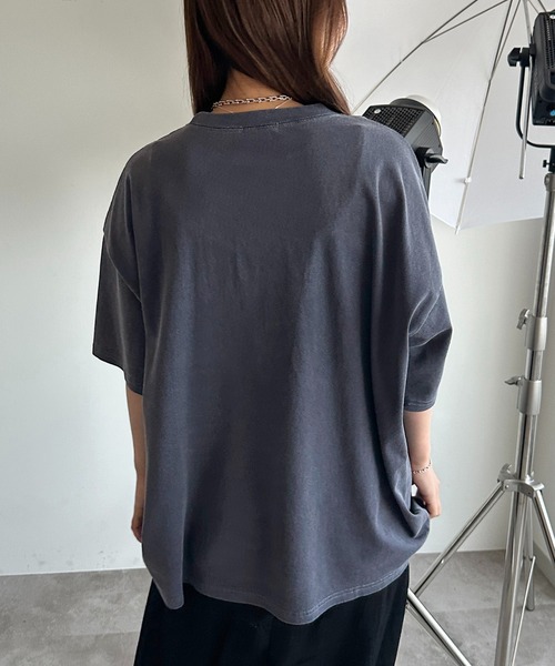 apres jour mignon(アプレジュールミニョン)の「アソートピグメントBIGTシャツ【ZOZOTOWN限定アイテム】(Tシャツ/カットソー・レディース・ネイビー/オフホワイト/ブラック系その他/ホワイト系その他2/ホワイト系その他/ブラック/ブラック系その他2・フリー/X-LARGE)」の16枚目の写真