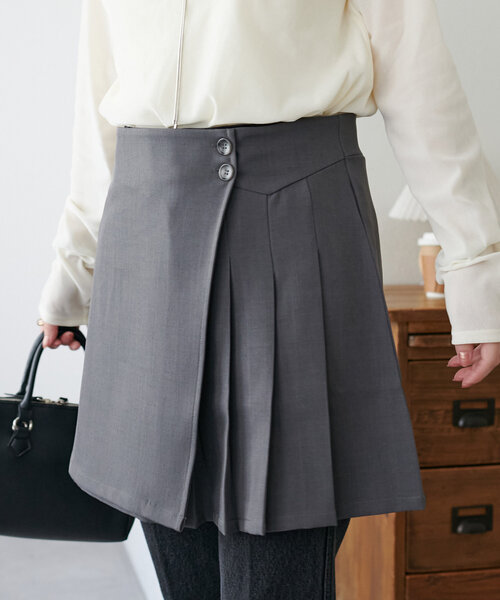 DISCOAT（ディスコート）の「プリーツ切替ラップミニスカート（スカート・レディース・ベージュ/グレー・FREE）」の3枚目の写真