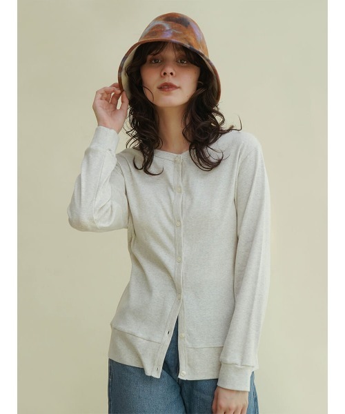 FIKA.(フィーカ)の「Cotton crew neck cardigan(カーディガン/ボレロ・レディース・オフホワイト/チャコール/ベージュ系その他7/グリーン系その他3/フューシャピンク/ブラック・FREE)」の4枚目の写真