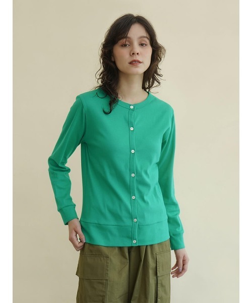 FIKA.(フィーカ)の「Cotton crew neck cardigan(カーディガン/ボレロ・レディース・オフホワイト/チャコール/ベージュ系その他7/グリーン系その他3/フューシャピンク/ブラック・FREE)」の5枚目の写真