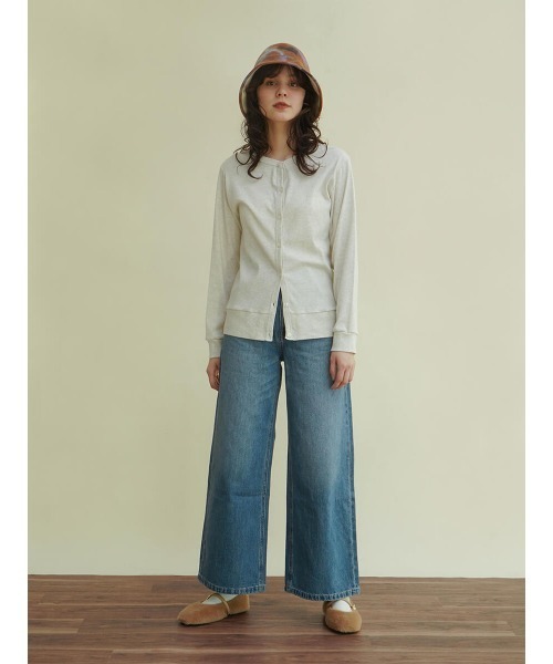FIKA.(フィーカ)の「Cotton crew neck cardigan(カーディガン/ボレロ・レディース・オフホワイト/チャコール/ベージュ系その他7/グリーン系その他3/フューシャピンク/ブラック・FREE)」の20枚目の写真