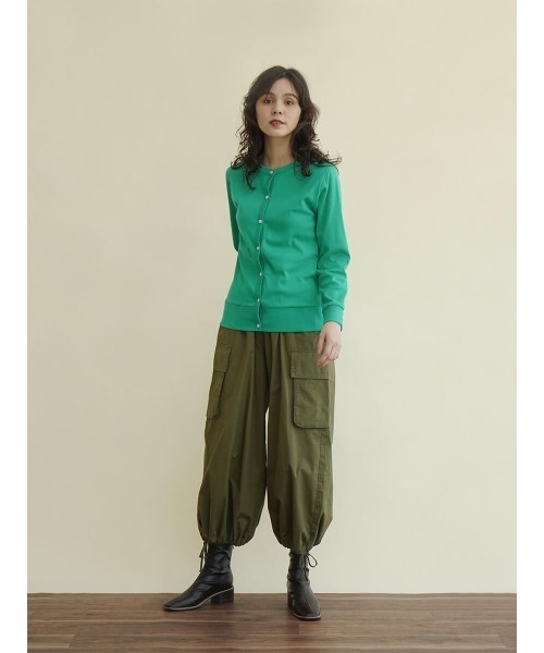 FIKA.(フィーカ)の「Cotton crew neck cardigan(カーディガン/ボレロ・レディース・オフホワイト/チャコール/ベージュ系その他7/グリーン系その他3/フューシャピンク/ブラック・FREE)」の21枚目の写真