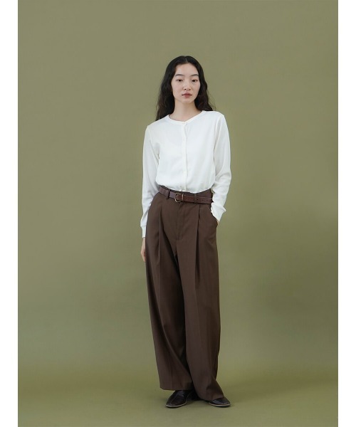 FIKA.(フィーカ)の「Cotton crew neck cardigan(カーディガン/ボレロ・レディース・オフホワイト/チャコール/ベージュ系その他7/グリーン系その他3/フューシャピンク/ブラック・FREE)」の9枚目の写真