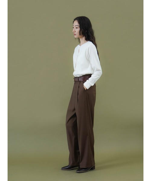 FIKA.(フィーカ)の「Cotton crew neck cardigan(カーディガン/ボレロ・レディース・オフホワイト/チャコール/ベージュ系その他7/グリーン系その他3/フューシャピンク/ブラック・FREE)」の10枚目の写真