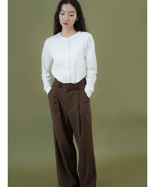 FIKA.(フィーカ)の「Cotton crew neck cardigan(カーディガン/ボレロ・レディース・オフホワイト/チャコール/ベージュ系その他7/グリーン系その他3/フューシャピンク/ブラック・FREE)」の11枚目の写真