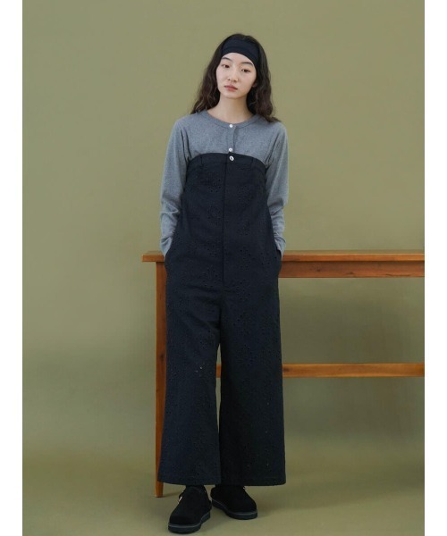 FIKA.(フィーカ)の「Cotton crew neck cardigan(カーディガン/ボレロ・レディース・オフホワイト/チャコール/ベージュ系その他7/グリーン系その他3/フューシャピンク/ブラック・FREE)」の18枚目の写真