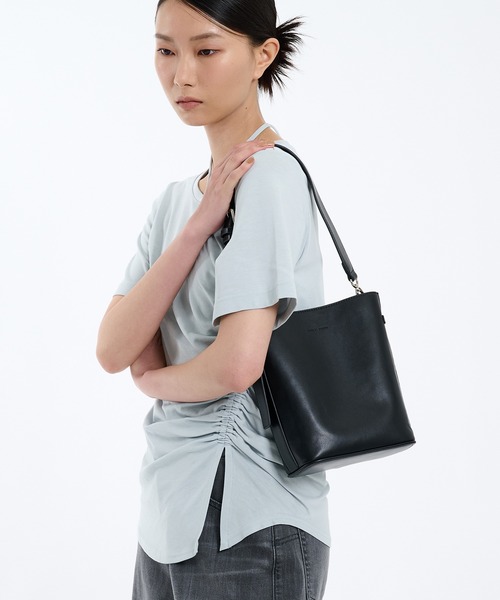 PUBLIC TOKYO（パブリックトウキョウ）の「ワンハンドルバケットBAG（ハンドバッグ・レディース・ブラウン/ベージュ/ブラック/アイボリー・FREE）」の5枚目の写真