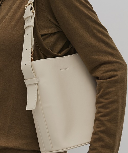 PUBLIC TOKYO（パブリックトウキョウ）の「ワンハンドルバケットBAG（ハンドバッグ・レディース・ブラウン/ベージュ/ブラック/アイボリー・FREE）」の6枚目の写真