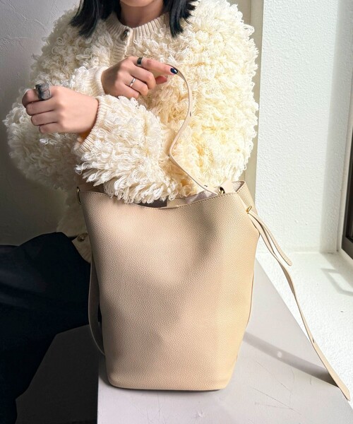 fredy emue（フレディエミュ）の「ソフトホーボー2WAYバッグ（ハンドバッグ・レディース・ブラック/ベージュ・FREE）」の4枚目の写真