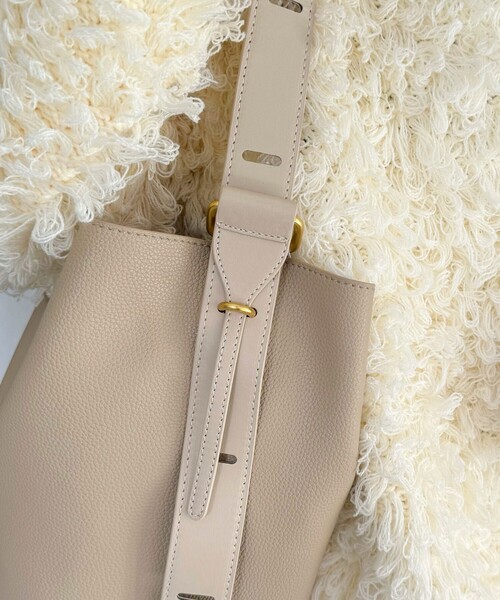 fredy emue（フレディエミュ）の「ソフトホーボー2WAYバッグ（ハンドバッグ・レディース・ブラック/ベージュ・FREE）」の7枚目の写真