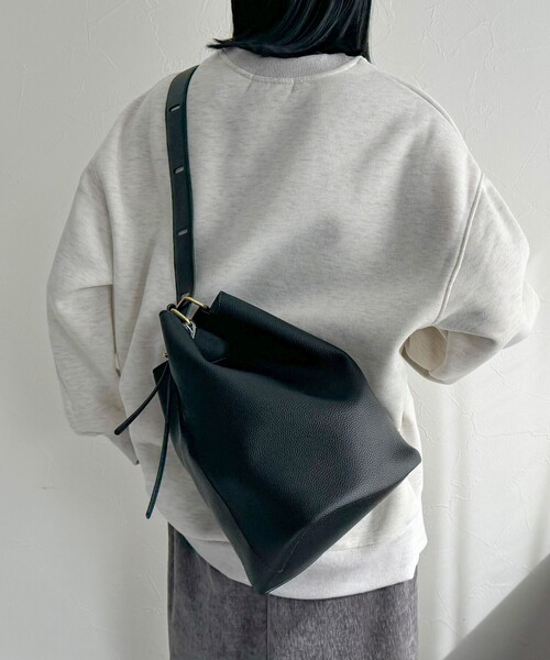 fredy emue（フレディエミュ）の「ソフトホーボー2WAYバッグ（ハンドバッグ・レディース・ブラック/ベージュ・FREE）」の8枚目の写真