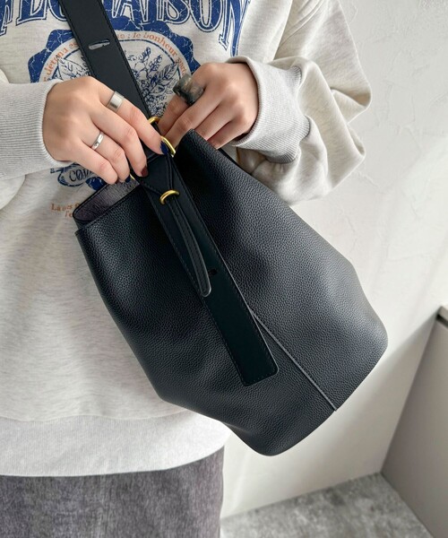 fredy emue（フレディエミュ）の「ソフトホーボー2WAYバッグ（ハンドバッグ・レディース・ブラック/ベージュ・FREE）」の11枚目の写真