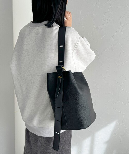 fredy emue（フレディエミュ）の「ソフトホーボー2WAYバッグ（ハンドバッグ・レディース・ブラック/ベージュ・FREE）」の13枚目の写真