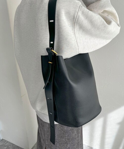 fredy emue（フレディエミュ）の「ソフトホーボー2WAYバッグ（ハンドバッグ・レディース・ブラック/ベージュ・FREE）」の14枚目の写真