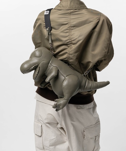 Maison MIHARA YASUHIRO(メゾンミハラヤスヒロ)の「"DOLLS" T-REX Shoulder Bag(ショルダーバッグ・メンズ・ブラック・FREE)」の20枚目の写真