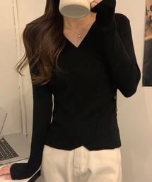 2ly2（トゥーリートゥー）の「韓国スタイル Vネッククロスデザイン スリムフィットセーター（ニット/セーター）」