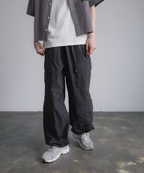 【関税込み】VETEMENTS ブラック ワーク カーゴパンツ VETEMENTSのブラック ワーク カーゴパンツがセール中