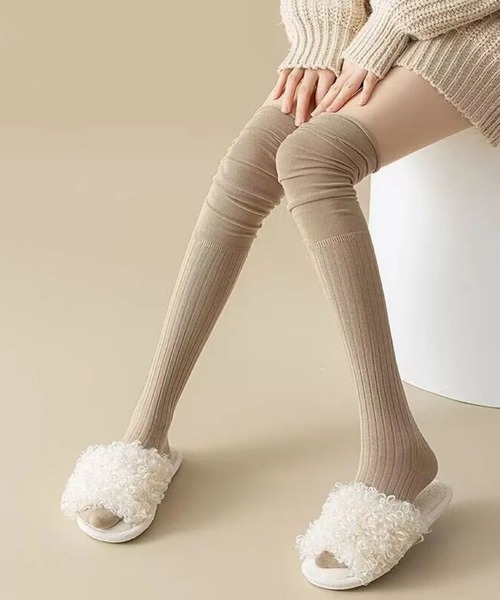 SHEPP（シープ）の「リブ切り替えニーハイソックス（ソックス/靴下・レディース・ホワイト/オフホワイト/グレー/ベージュ/ブラック・F）」の5枚目の写真