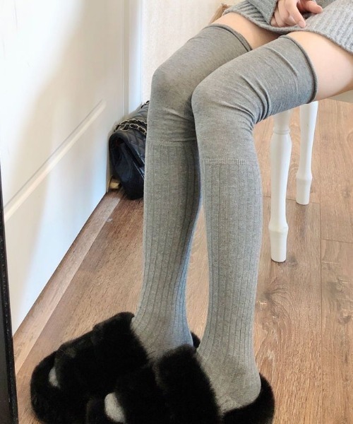 SHEPP（シープ）の「リブ切り替えニーハイソックス（ソックス/靴下・レディース・ホワイト/オフホワイト/グレー/ベージュ/ブラック・F）」の13枚目の写真