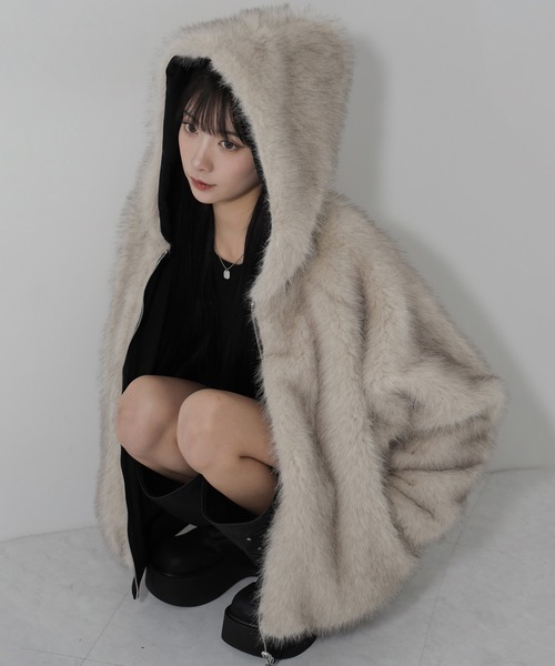 me+em select(ミームセレクト)の「【 リバーシブル2WAY】ビッグフーディボリュームフェイクファーブルゾン / Reversible big hoodie volume fake fur blouson(その他アウター・レディース・ブラック・FREE)」の5枚目の写真