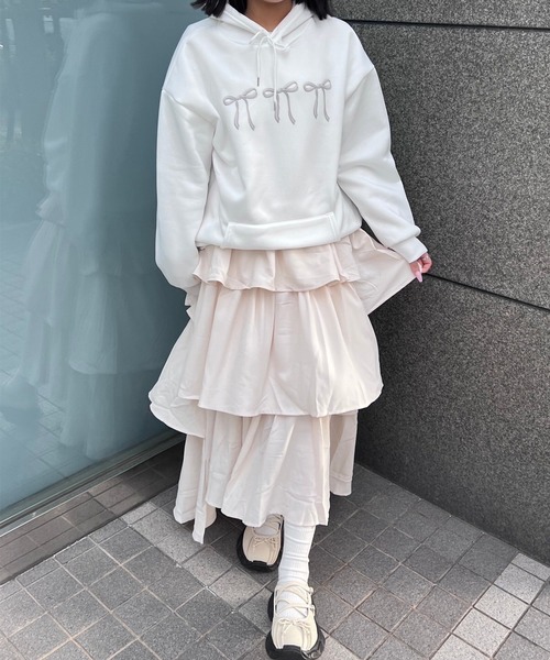 merrylatte(メリーラテ)の「リボンプリントパーカー(パーカー・レディース・ホワイト・LARGE)」の1枚目の写真