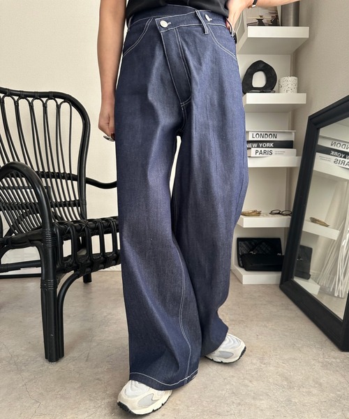 deux amour(ドゥーザムール)の「カシュクールウエストデニムパンツ(Tシャツ/カットソー・レディース・インディゴブルー/ネイビー・FREE)」の4枚目の写真