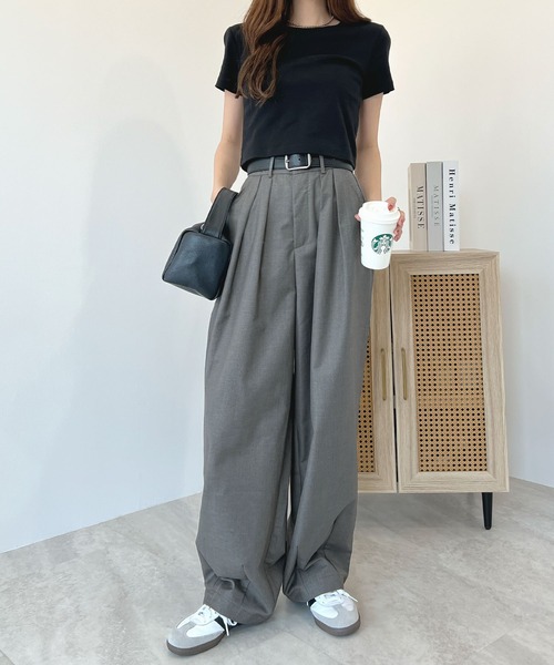 Futier land(フューティアランド)の「ダブルタックバレルレッグカーブスラックス(スラックス・レディース・ブラック/グレー・MEDIUM/LARGE)」の2枚目の写真