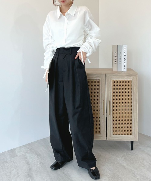 Futier land(フューティアランド)の「ダブルタックバレルレッグカーブスラックス(スラックス・レディース・ブラック/グレー・MEDIUM/LARGE)」の16枚目の写真