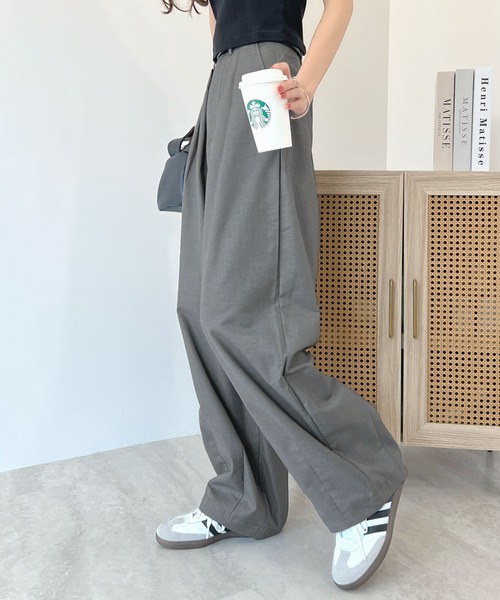 Futier land(フューティアランド)の「ダブルタックバレルレッグカーブスラックス(スラックス・レディース・ブラック/グレー・MEDIUM/LARGE)」の12枚目の写真