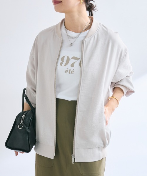 RIVE DROITE(リヴドロワ)の「ライトサテンブルゾン(ブルゾン・レディース・ブラック/ベージュ/グレイッシュベージュ・FREE)」の3枚目の写真