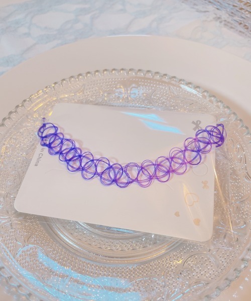 MASHIRO（マシロ）の「【MASHIRO】ワイヤータトゥーチョーカー/Y2K 平成ギャル 推しカラー（MA/EK277）（チョーカー・レディース・パープル/イエロー/レッド/ピンク/グリーン/グレー/ブルー/クリア/ブラック/ライトブルー/ライトピンク/その他/シルバー・FREE）」の6枚目の写真